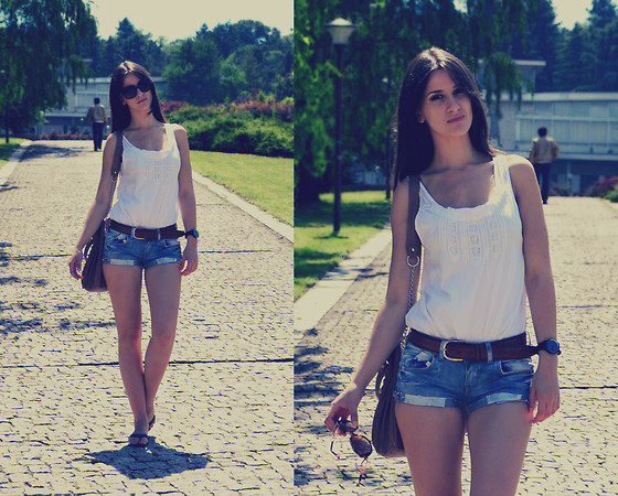 Slightly longer legs and shorter hair